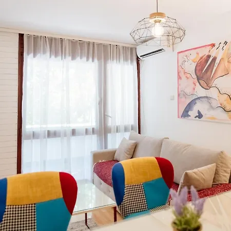 Urban Center Apartment *